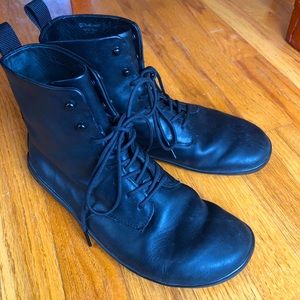 Vivobarefoot boots. Women’s size 9. EUR size 40.
